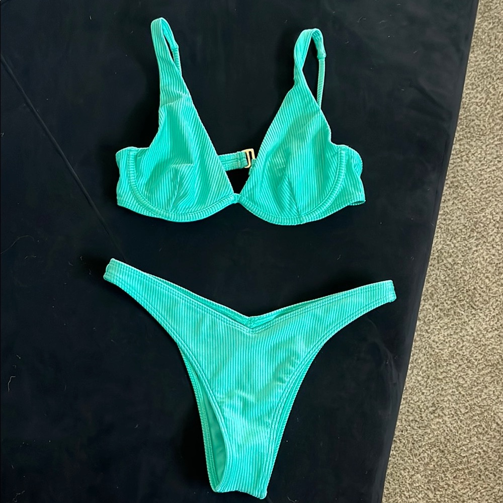 Hollister Green Bikini Set with Underwire Top and High-Cut Thong
